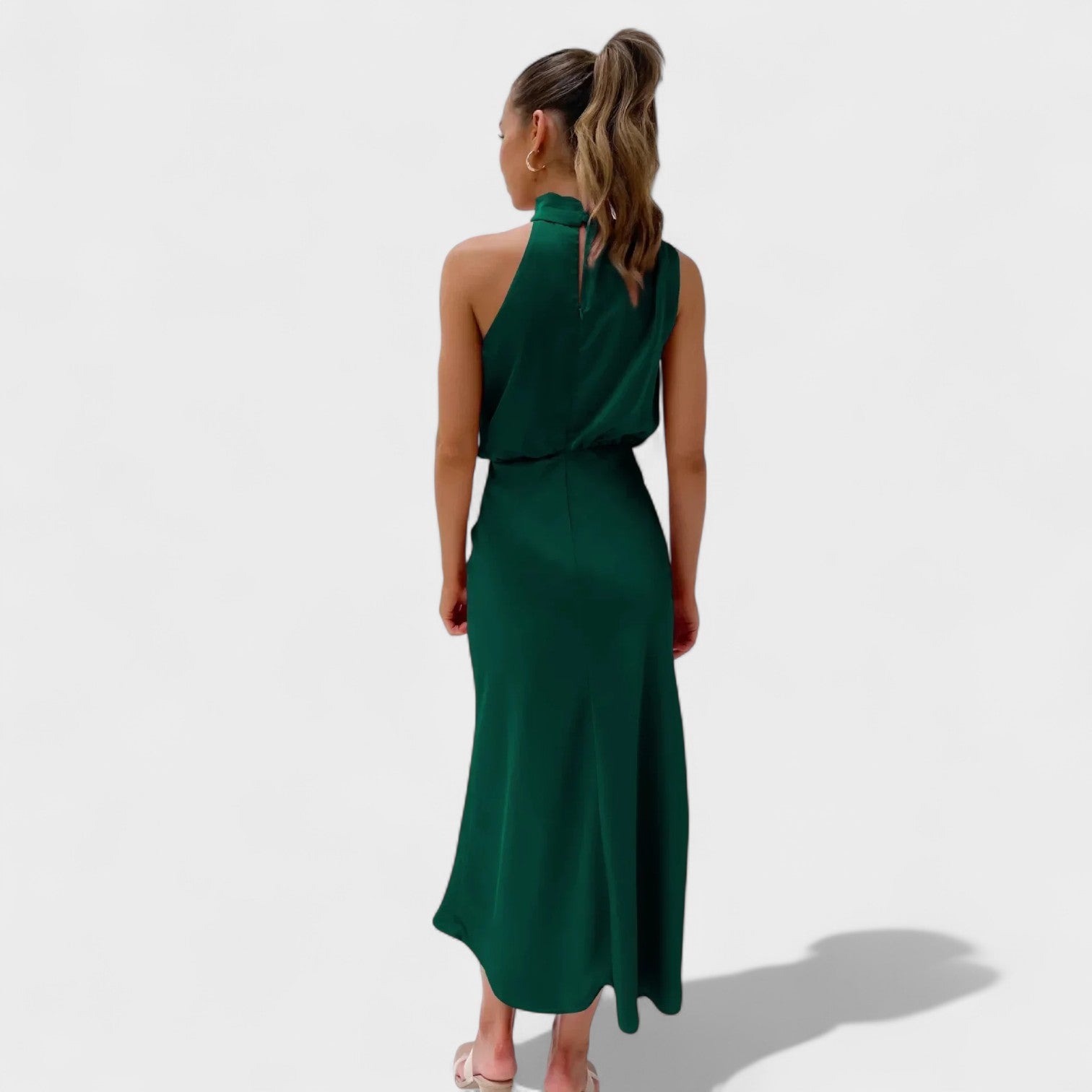 Abito Elegante in Raso per Occasioni Speciali
