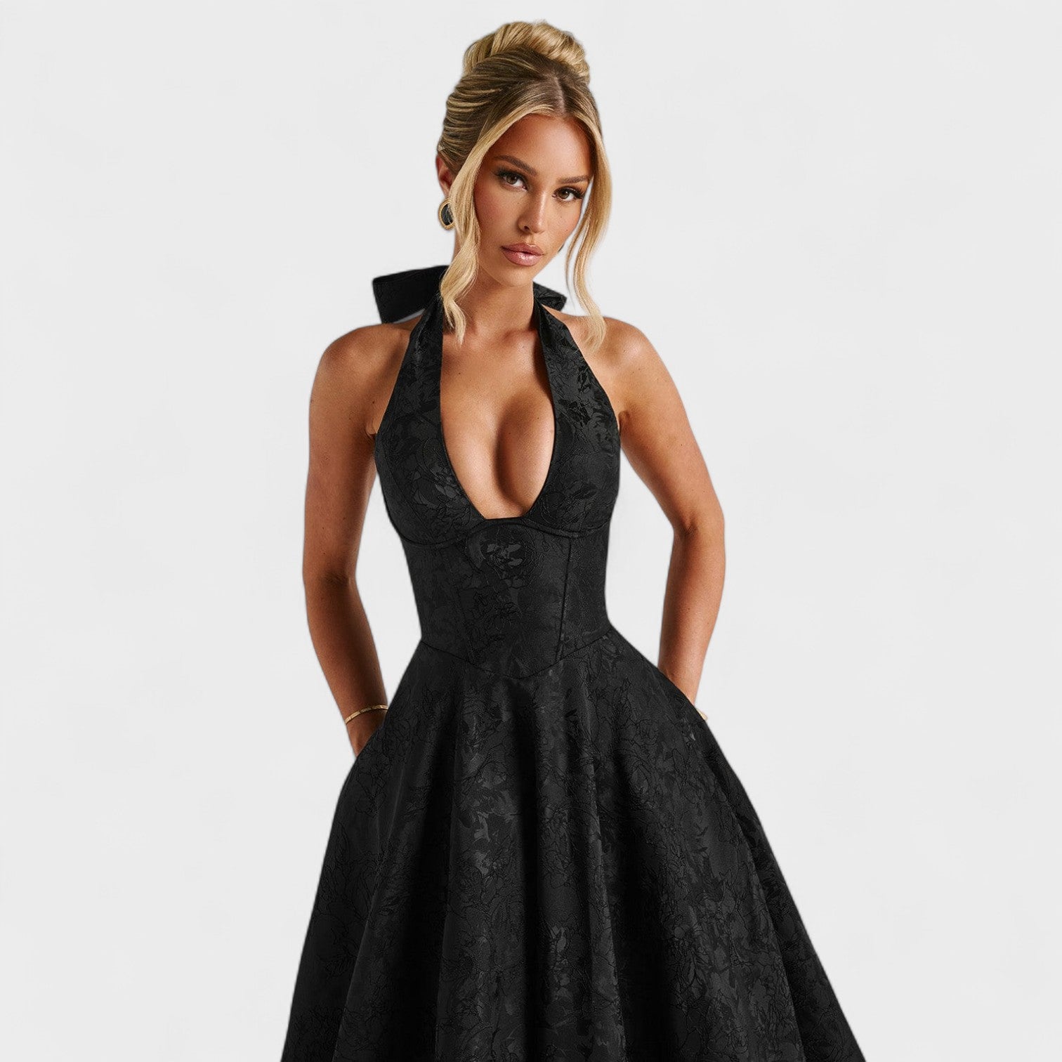 Vestito Midi Testurizzato con Scollo Halter